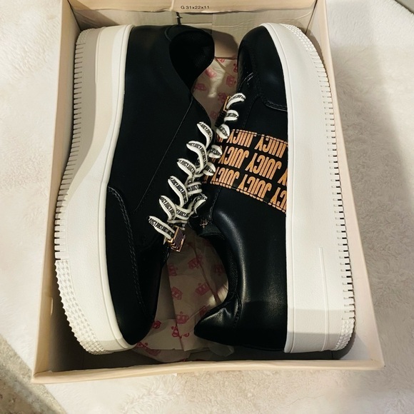 NWT Juicy Couture size 9.5 in women’s black and white tennis shoe - Picture 4 of 7